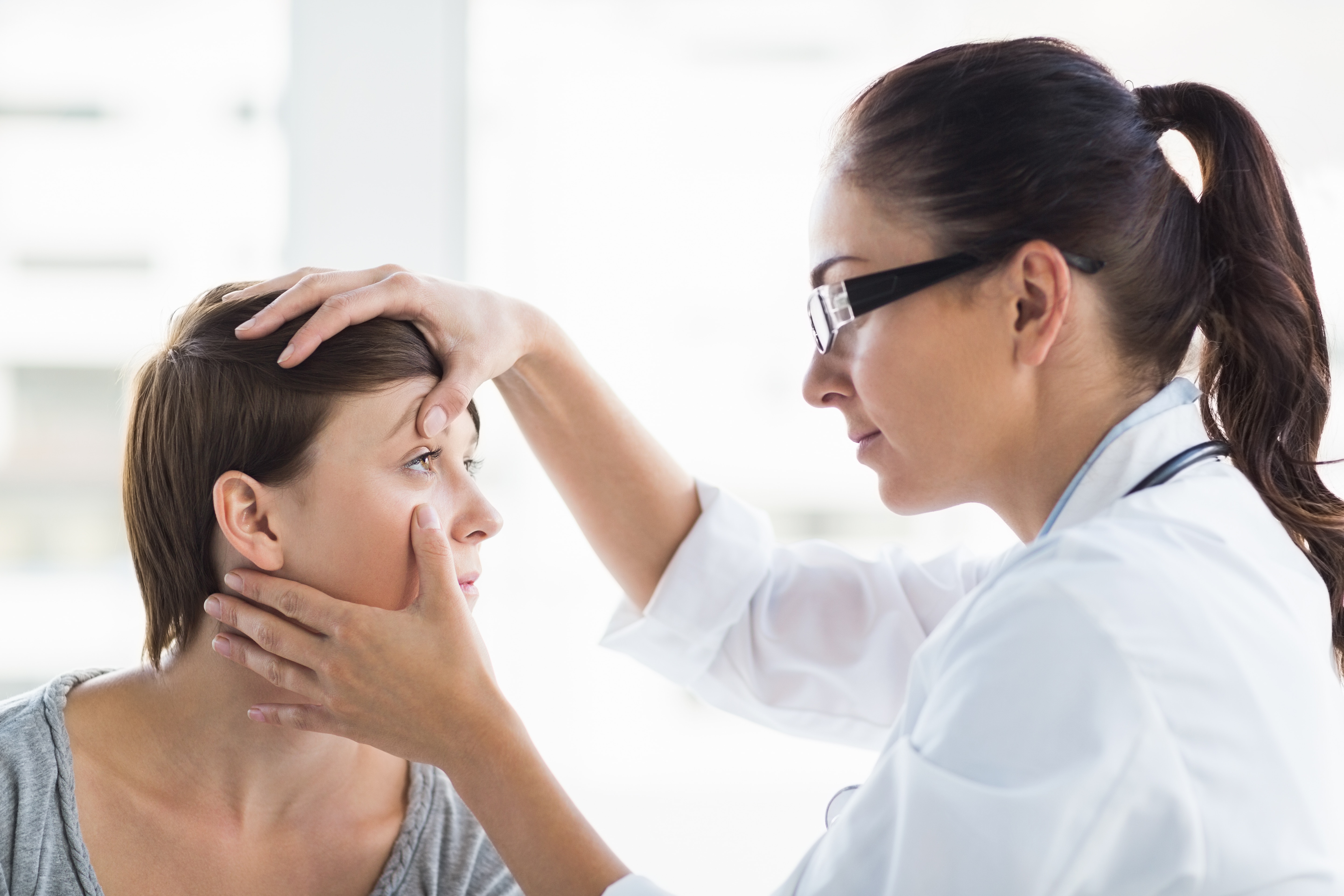Eye doctor examinging Elmiron patient with Elmiron eye damage